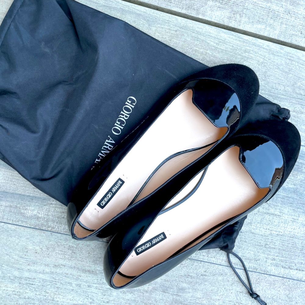 NEW never worn authentic Giorgio Armani Flats Black Patent Leather and Suede